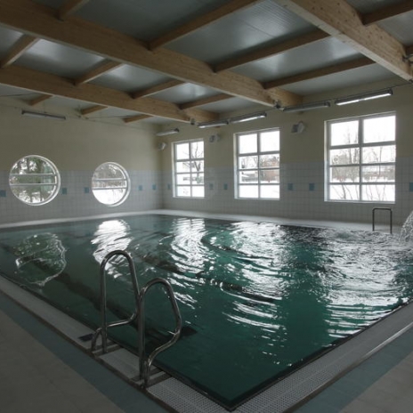 Schulschwimmbad in Mełgiew